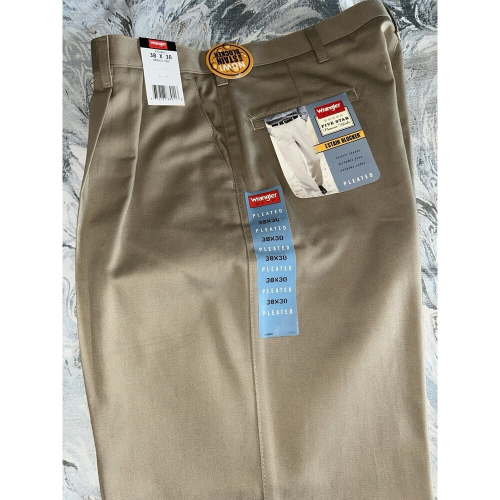 Wrangler Hero Five Star Premium Pleeted Khakis SZ 38 X 30 Wrinkle & Stain Free